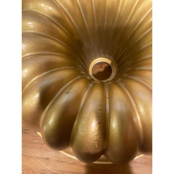 Nordic Ware Elegant Party Gold Bundt Pan - Picture 6 of 9